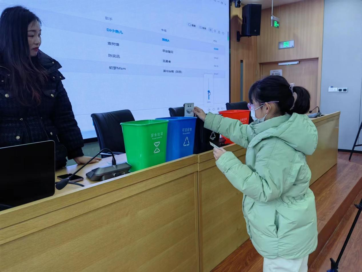 華展貓先生，校園垃圾分類活動(dòng)，智能垃圾分類