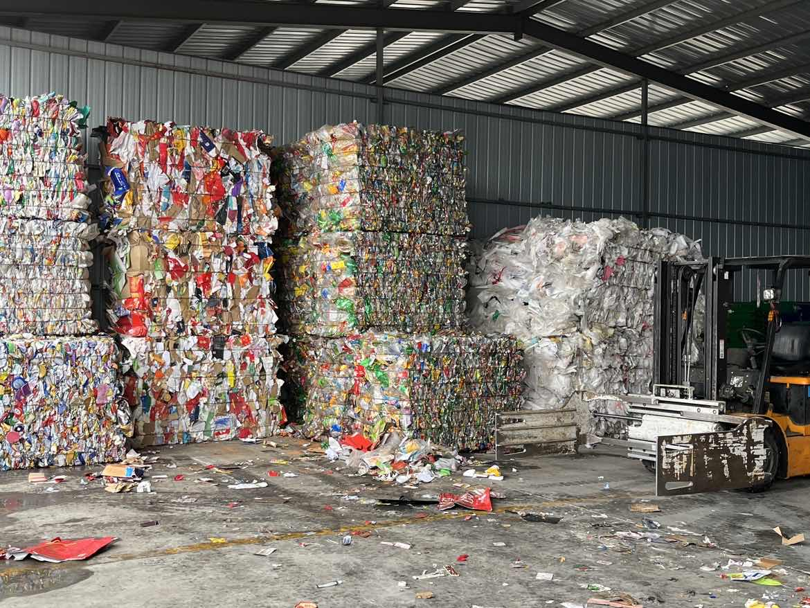 1677722267753538.png 廢舊物資回收加盟,再生資源回收項(xiàng)目,廢品回收柜招商,智能垃圾分類(lèi)房,垃圾房廠家