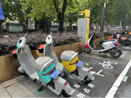 貓先生智能電動車無線充電樁合作，垃圾分類設(shè)備廠家