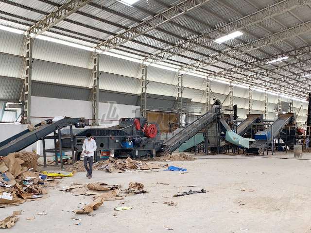 ӡ�ȏU���ɷ��Ɲ{���a(ch��n)���F(xi��n)��(ch��ng)